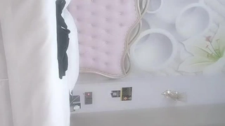 拖鞋家居日韩AV-白皙皮肤呆萌小姐姐！情趣耳朵抓屌吸吮！头套男怼着骚穴猛操，骑乘姿势打桩机，无套内射。