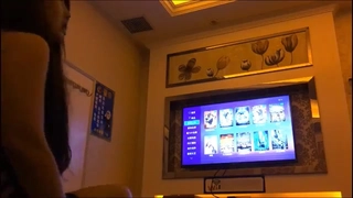 欧美日韩人妻激情-第一次与男友以外的男人在行使中车震!